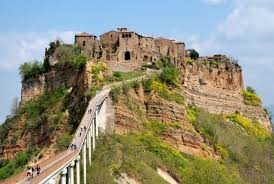 When did the Etruscans arrive in Italy